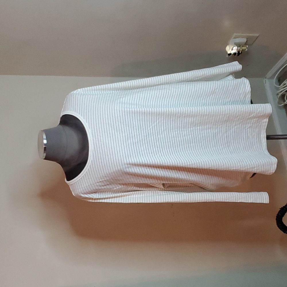 NWT- LANE BRYANT LONG SLEEVE TEE- SZ. 22/24